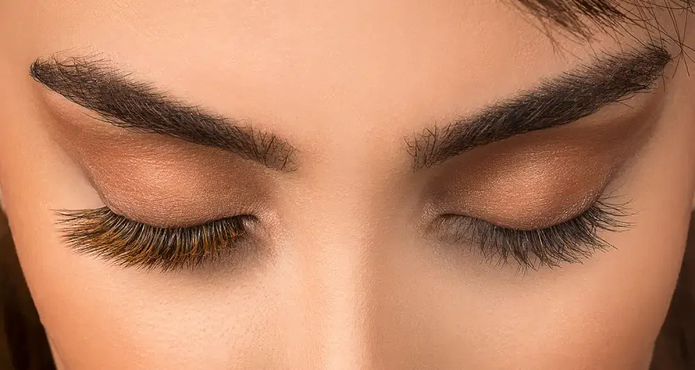 Softly lifted, curled natural lashes